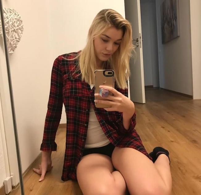 Junko Female,5'3 or under(160cm),Blonde,Spanish,D cup